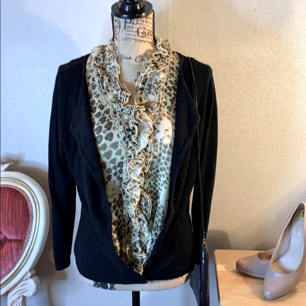 Richard Malcolm 🤍🤎 Ruffle Blouse - Picture 7 of 7